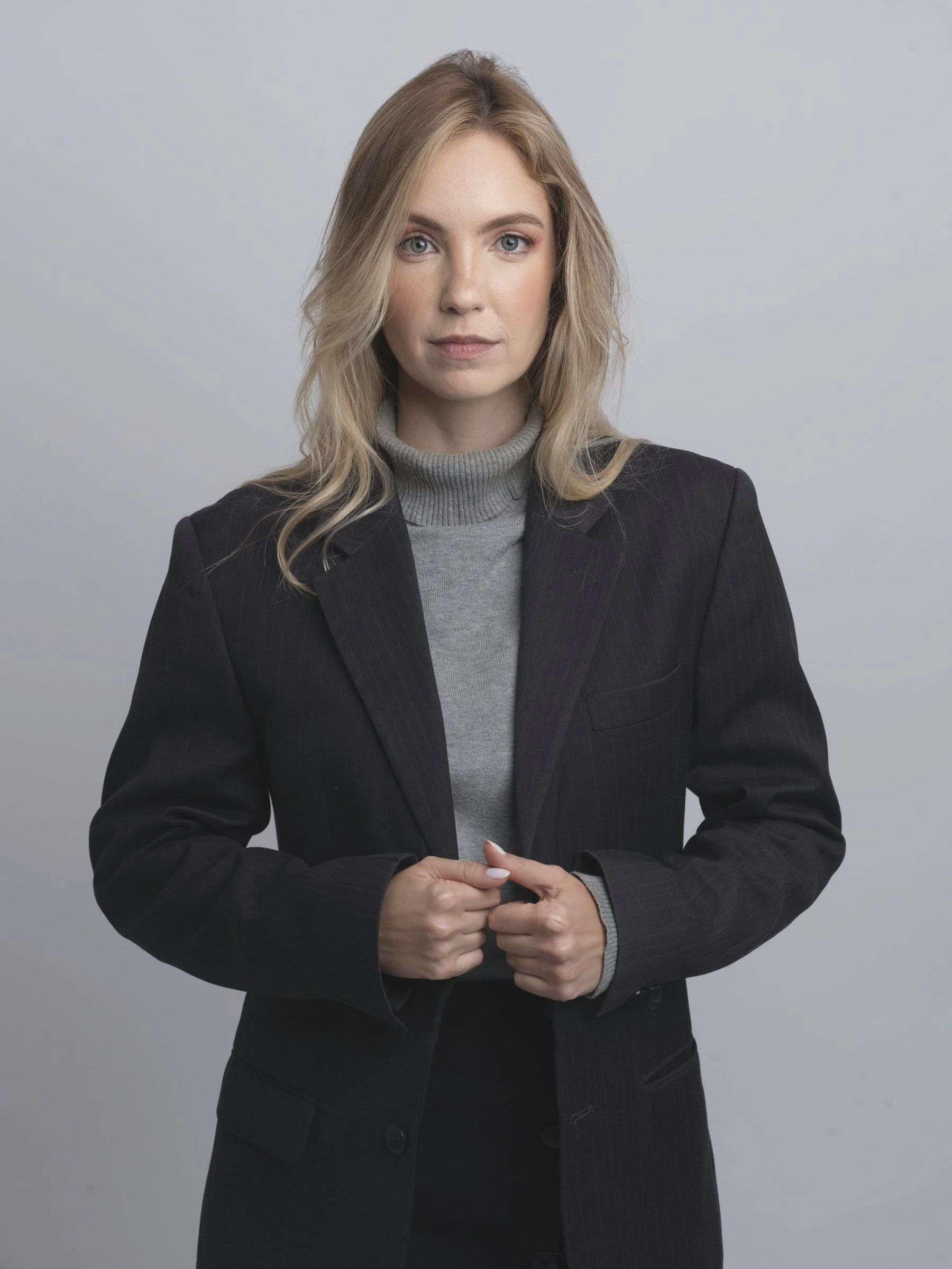 Porträt von Sandra Keller in schwarzem Blazer